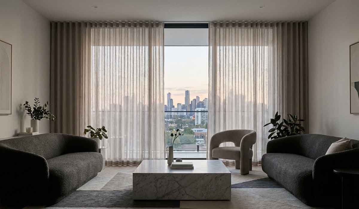 Curtain vs Blinds